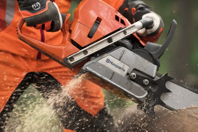 Husqvarna 565 Pilarka spalinowa łańcuchowa z lepszym odprowadzaniem wiórów Husqvarna 565 Pilarka spalinowa łańcuchowa z lepszym odprowadzaniem wiórów